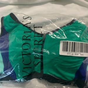 Underwire sports bra